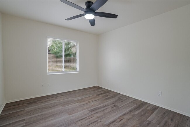 Building Photo - 2 bedroom, 2 bath condo near the airport