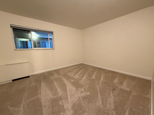 Building Photo - 3161 Madison Ave