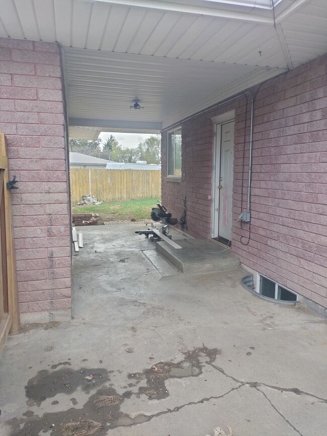 Building Photo - D323AB