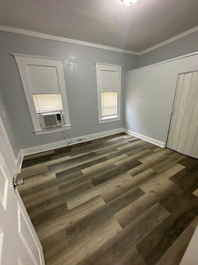 Building Photo - Fully Renovated 2/1 -Single Family Available for Immediate Rent!