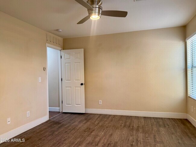 Building Photo - 23644 W Pkwy Dr