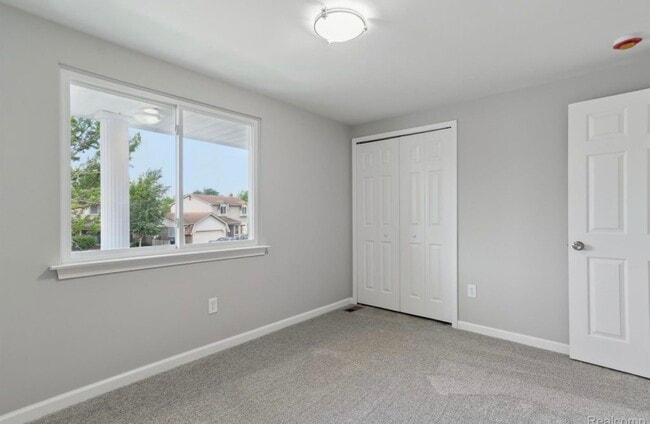 Building Photo - 6879 Brookshire Dr