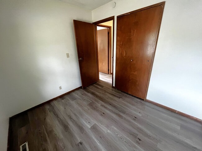 Building Photo - 3 Bedroom 1 Bath Home in Beautiful Iowa City!