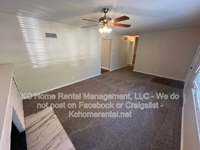 Building Photo - 6401 W 72nd Terrace