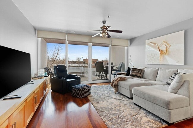 Building Photo - 101 Cherry St