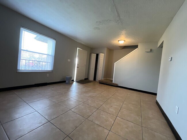 Building Photo - 1851-1853 Lake Club Dr