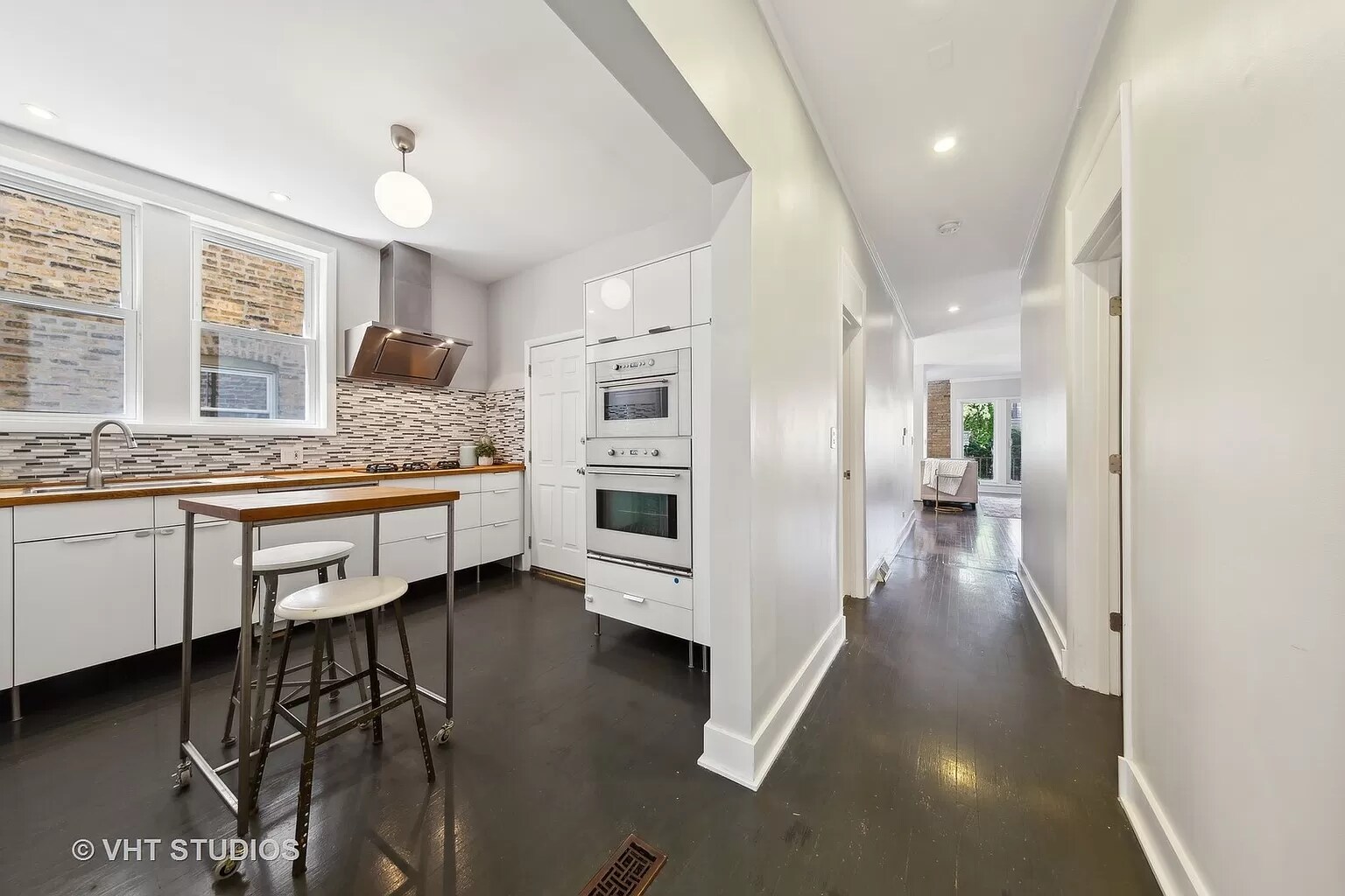 Kitchen and foyer - 7619 N Bosworth Ave