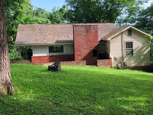 Building Photo - 3 bedroom 1 bath in Elizabethton