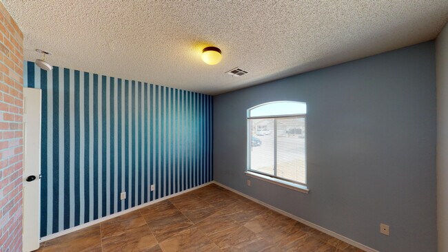 Building Photo - 14336 Desert Sage Dr