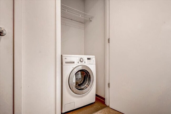 Building Photo - 356 Third Street-SI ID1049989P