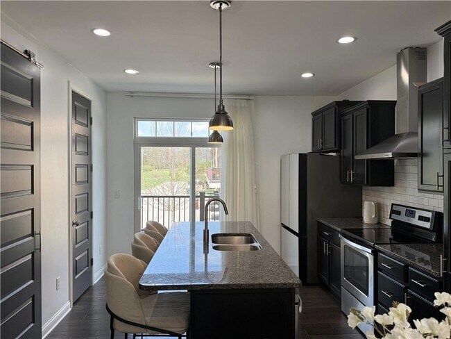 Building Photo - 1004 Parklake Row