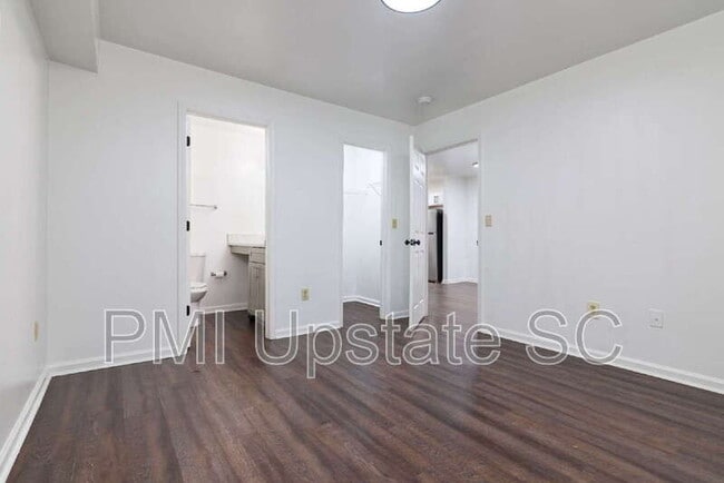 Building Photo - 111 Charlestowne Way