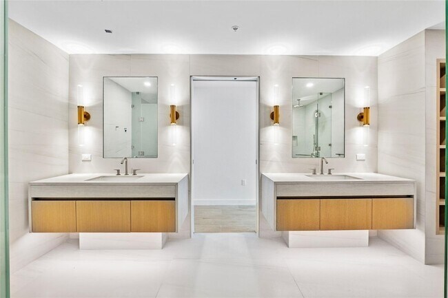 Building Photo - 900 N Ocean Blvd