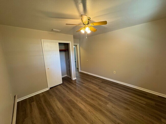 Building Photo - No HOA. Oversized 3/2 Home. NEW PHOTOS COMING SOON