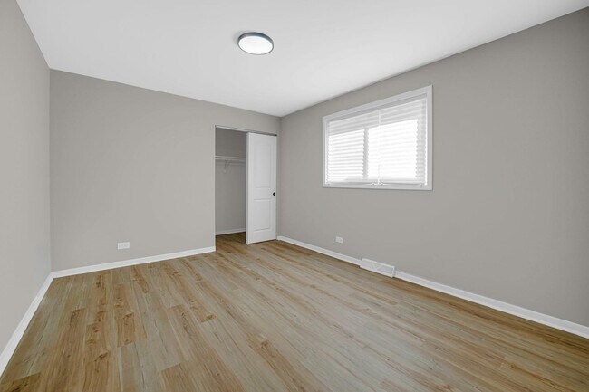 Building Photo - 14500 Van Buren St