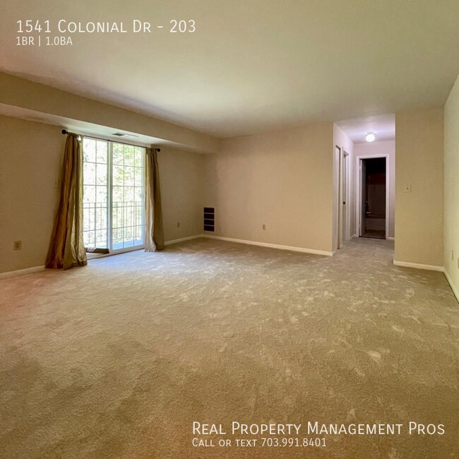 Building Photo - 1541 Colonial Dr