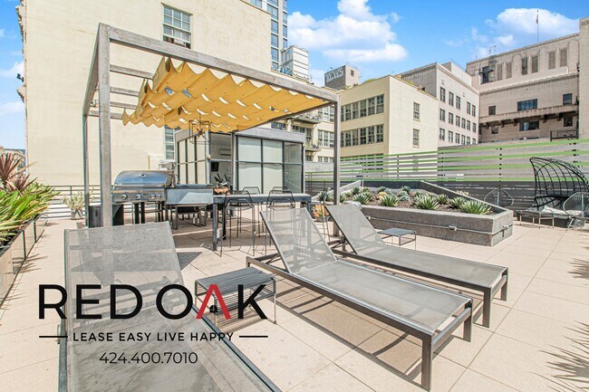 Building Photo - 430 S Broadway