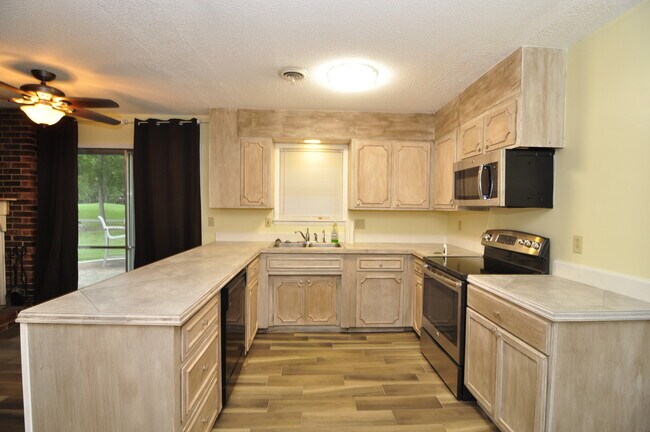 Building Photo - Golf Course Rancher