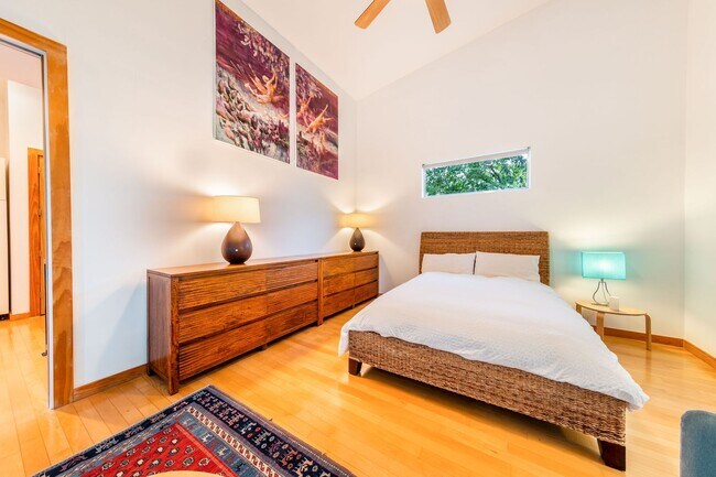 Building Photo - Gorgeous Fully Furnished Home in Brentwood...