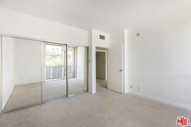 Building Photo - 4455 Los Feliz Blvd