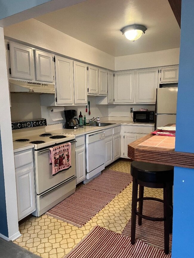 Building Photo - 30475 W 14 Mile Rd