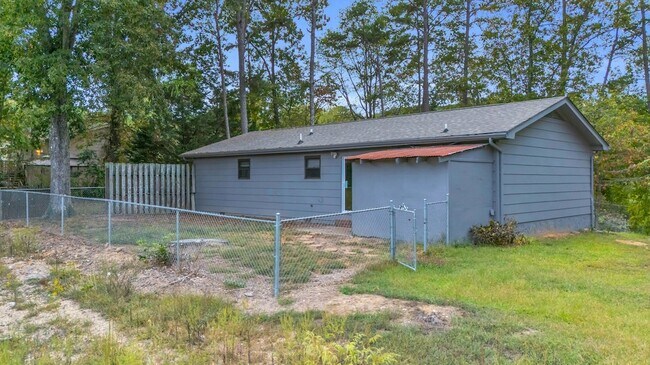 Building Photo - 6923 Barter Dr