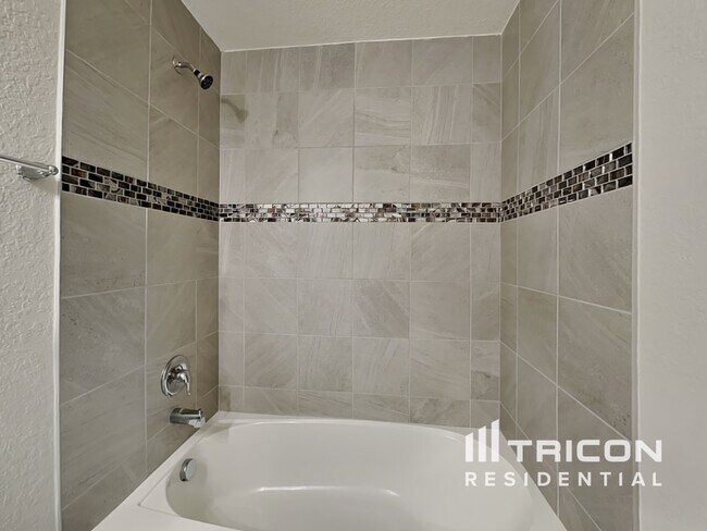 Building Photo - 229 Cascara Ln