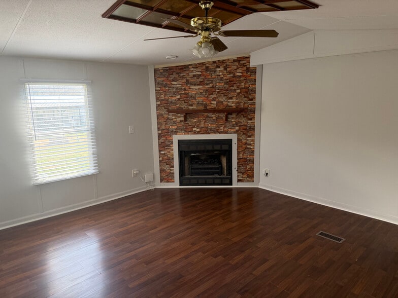 Building Photo - 209 John Way