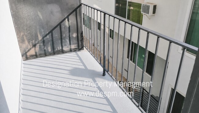 Building Photo - 7638 Hampton Ave