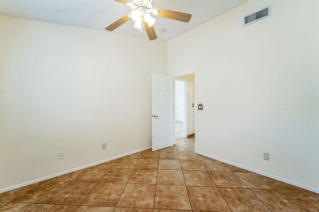 Building Photo - Spacious 4BR House in Tucson