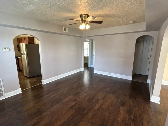 Building Photo - 1802 Lawn Ave