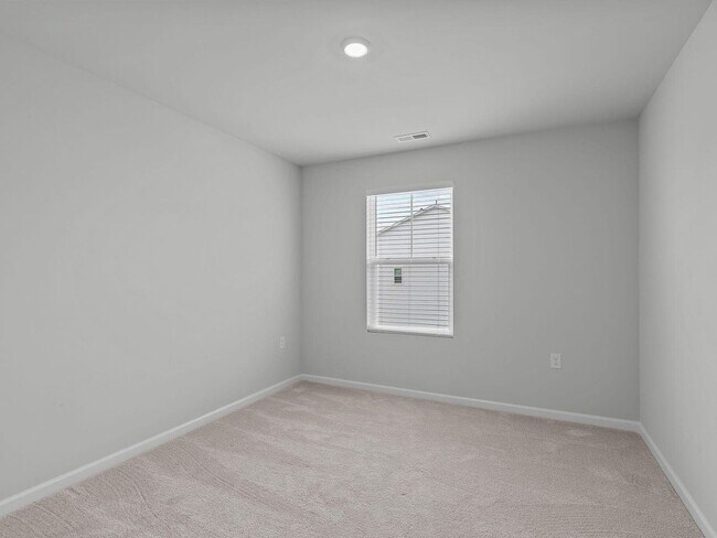 Building Photo - 3BR Like-New Townhome – GREAT PRICE - Community Pool/Playground