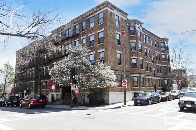 Building Photo - 72 Strathmore Rd