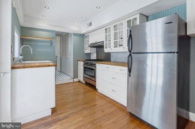 Building Photo - Enchanting Fells Point SFH 2bd/1.5ba w/ CAC, Modern Features, W/D and more! Available now