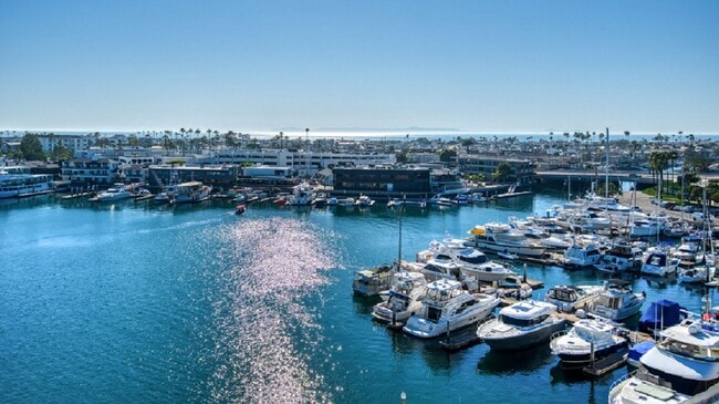 Building Photo - Get Ready for the Boat Parade! Gorgeous Home in Secured High-rise Building With Breathtaking Bay ...