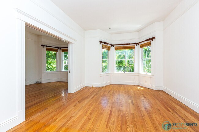 Building Photo - Mission District: Top Floor Flat Above Blondie's Bar w/ Formal Dining Room & W/D in unit
