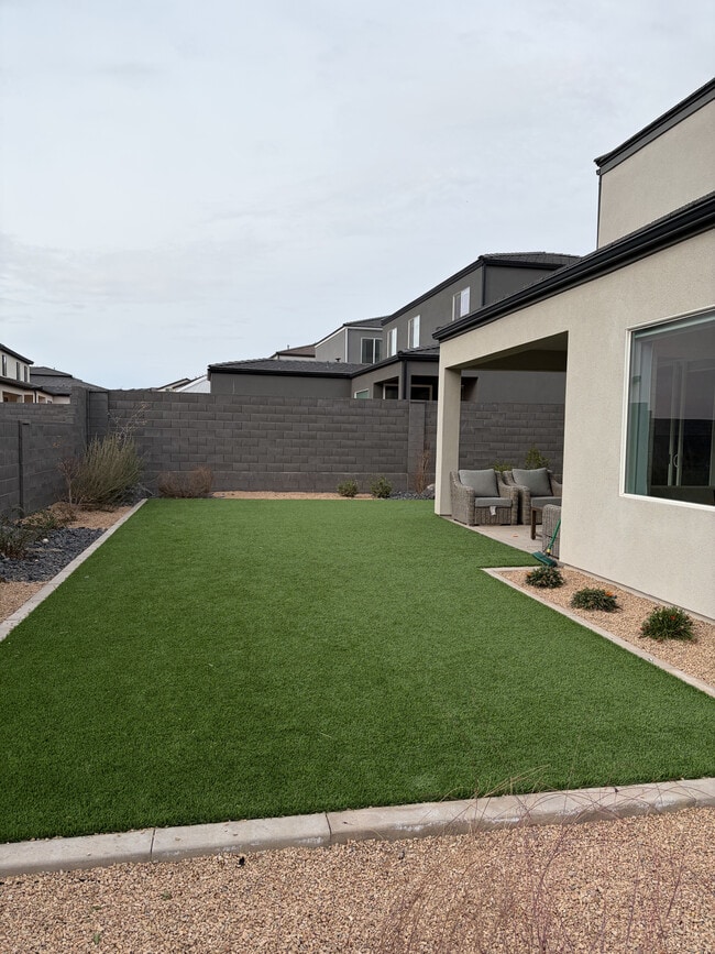 Building Photo - 1583 E Star Spgs Dr