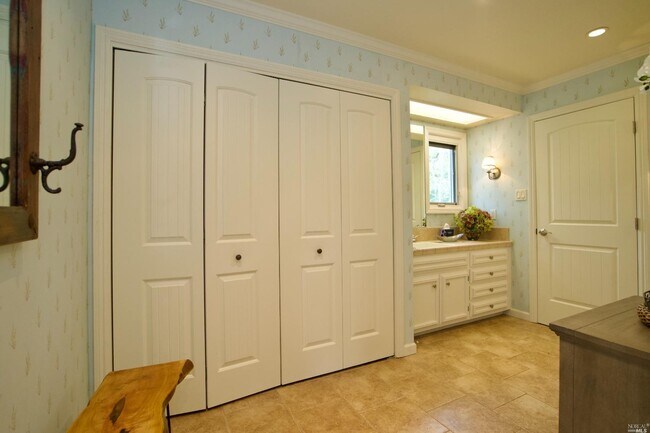 Building Photo - 1571 Silver Trail