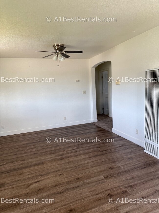 Building Photo - 1905 John St