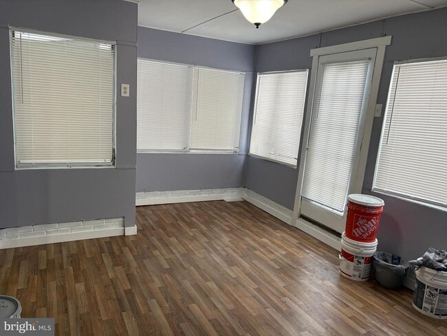 Building Photo - 657 Pine Hill St