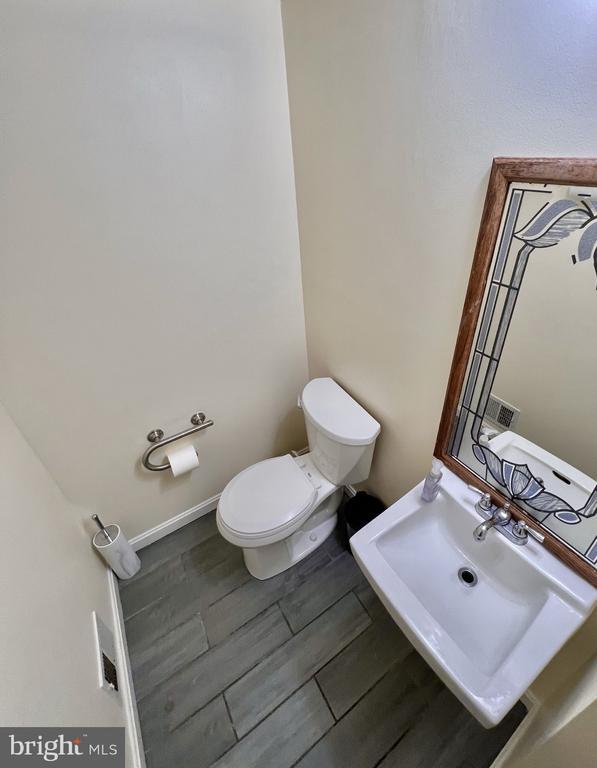 Building Photo - 8679 Hickory Ridge Ct