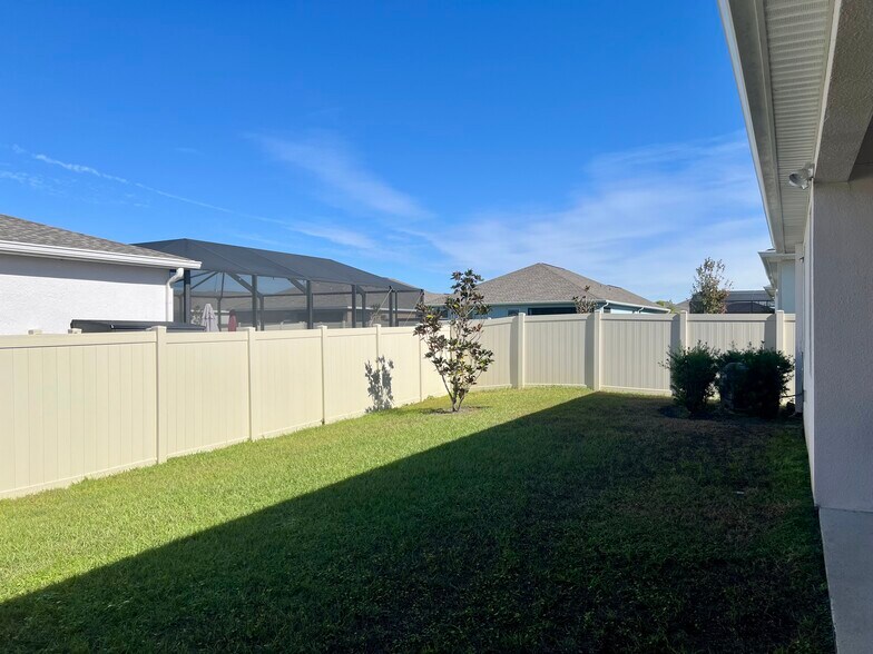 Building Photo - 1775 Good Neighbor Loop