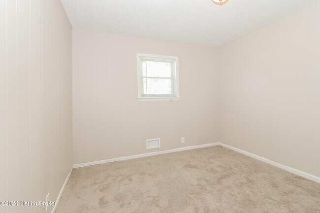Building Photo - 1136 Lone Oak Ave