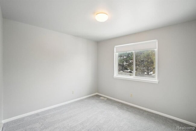 Building Photo - 2609 Huntington Dr