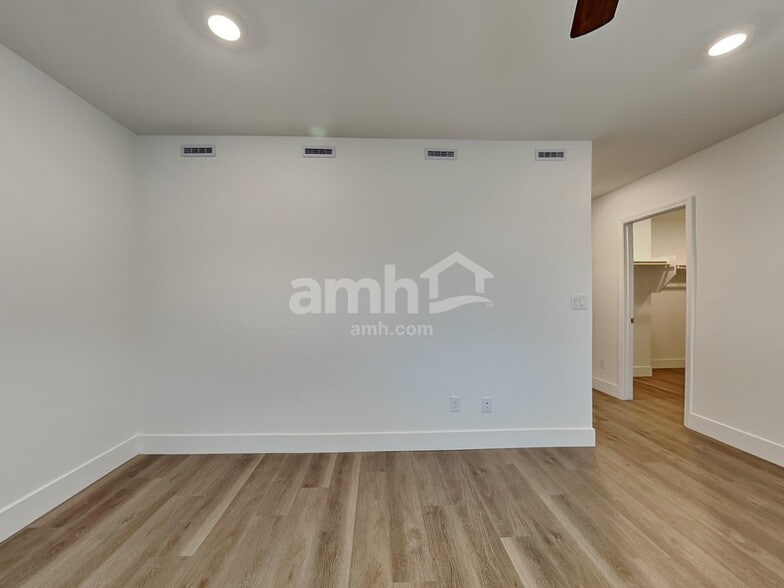 Building Photo - 8365 Flagpole Loop Ave