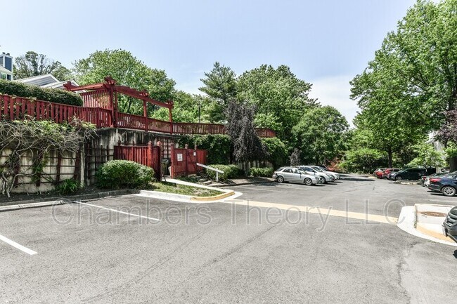 Building Photo - 2911-D S Woodstock St