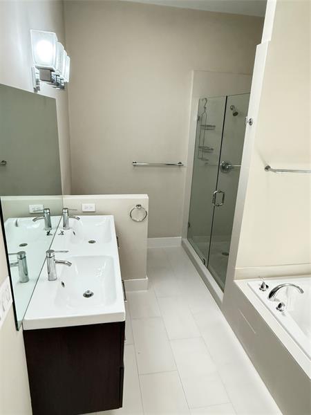 Building Photo - 4105 Carriage Dr