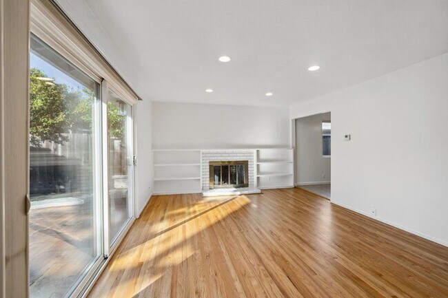 Building Photo - 6386 Blackwood Dr