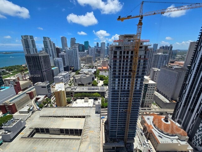 Building Photo - 601 NE 1st Ave