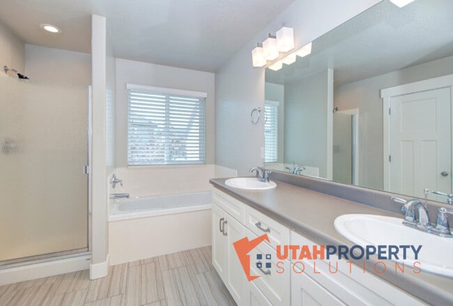 Building Photo - 4963 W Sarasota Ln